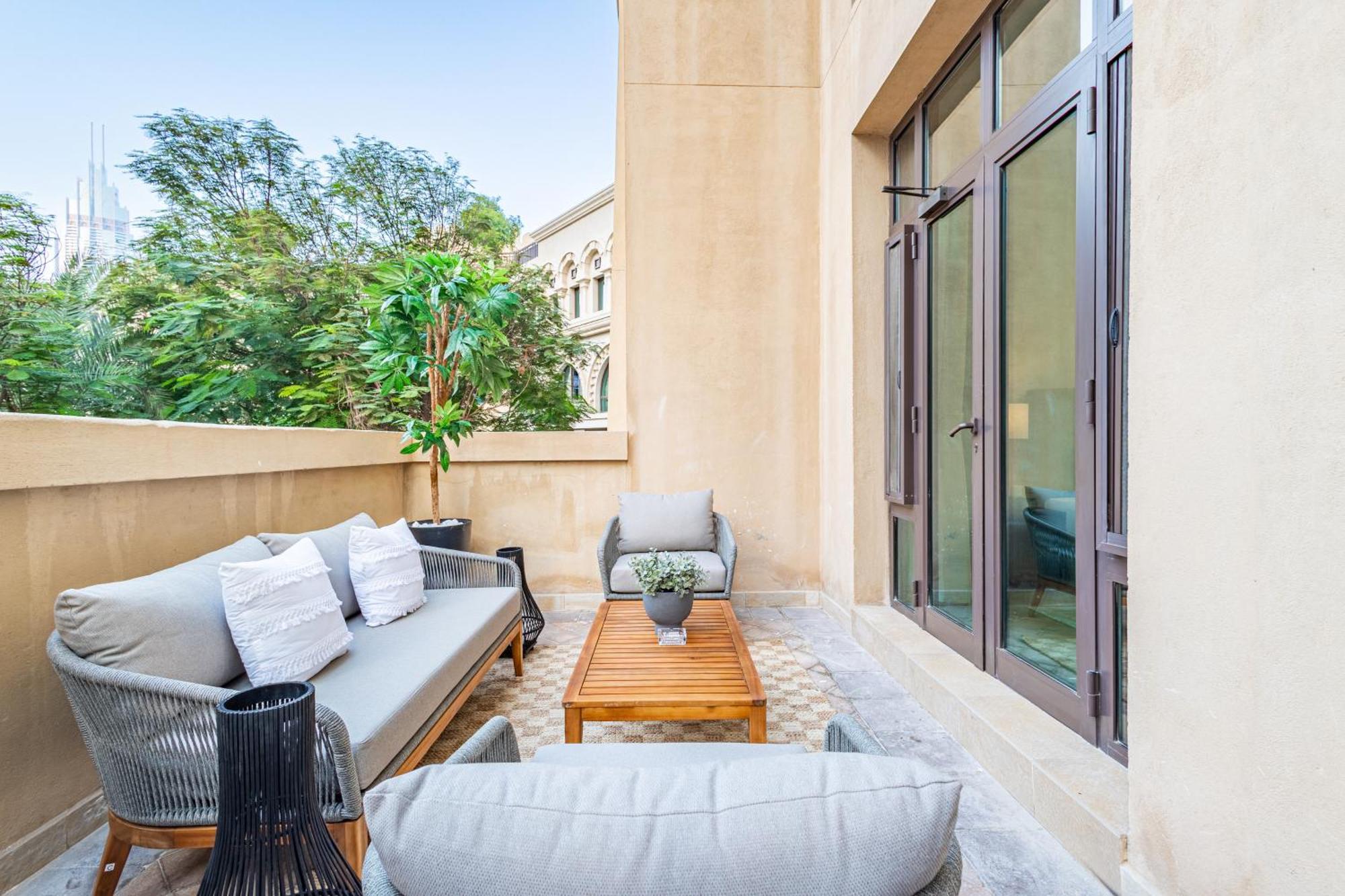 Apartment Upgraded 1br Retreat With Iconic Burj Khalifa Views *
