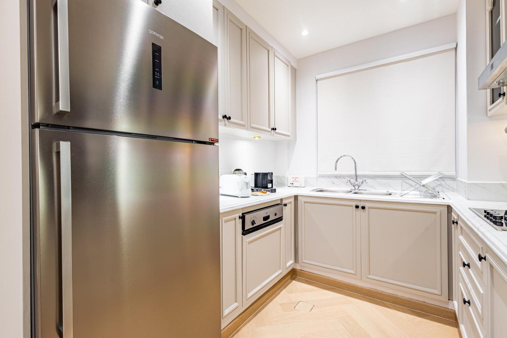 Upgraded 1br Retreat With Iconic Burj Khalifa Views
