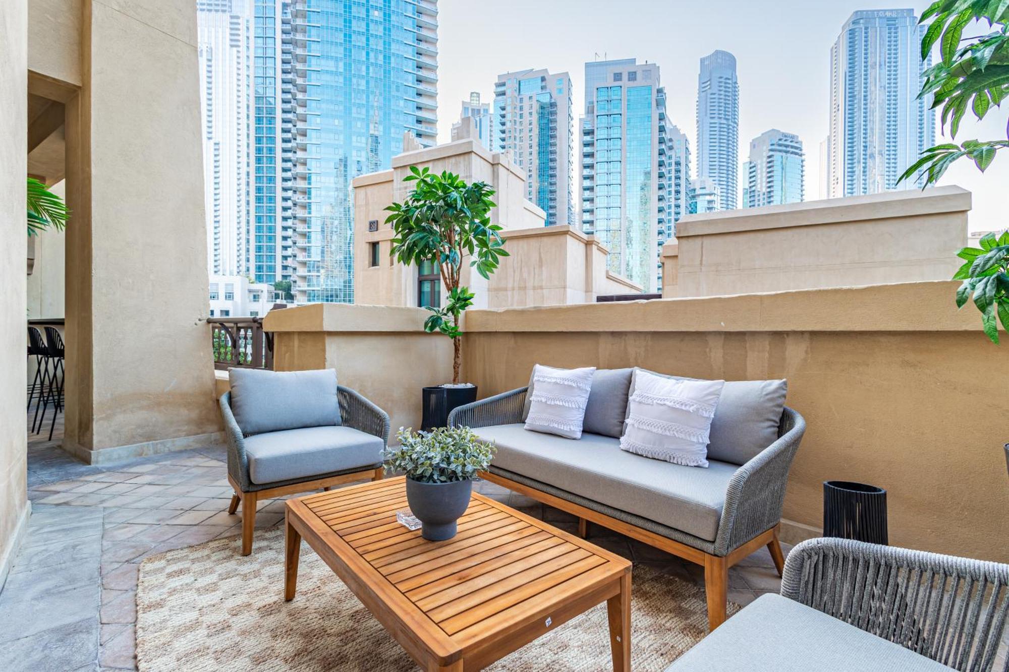 Upgraded 1br Retreat With Iconic Burj Khalifa Views Apartment *
