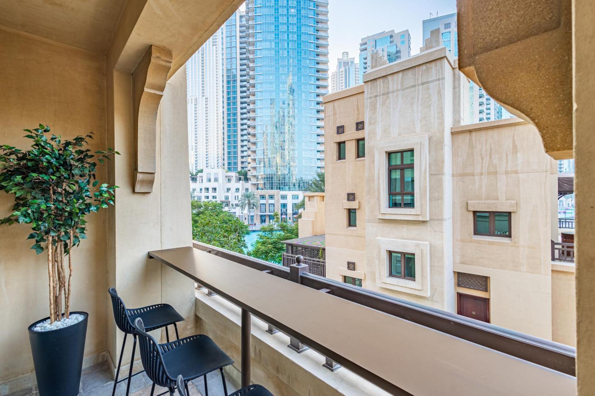 Upgraded 1br Retreat With Iconic Burj Khalifa Views Apartment *