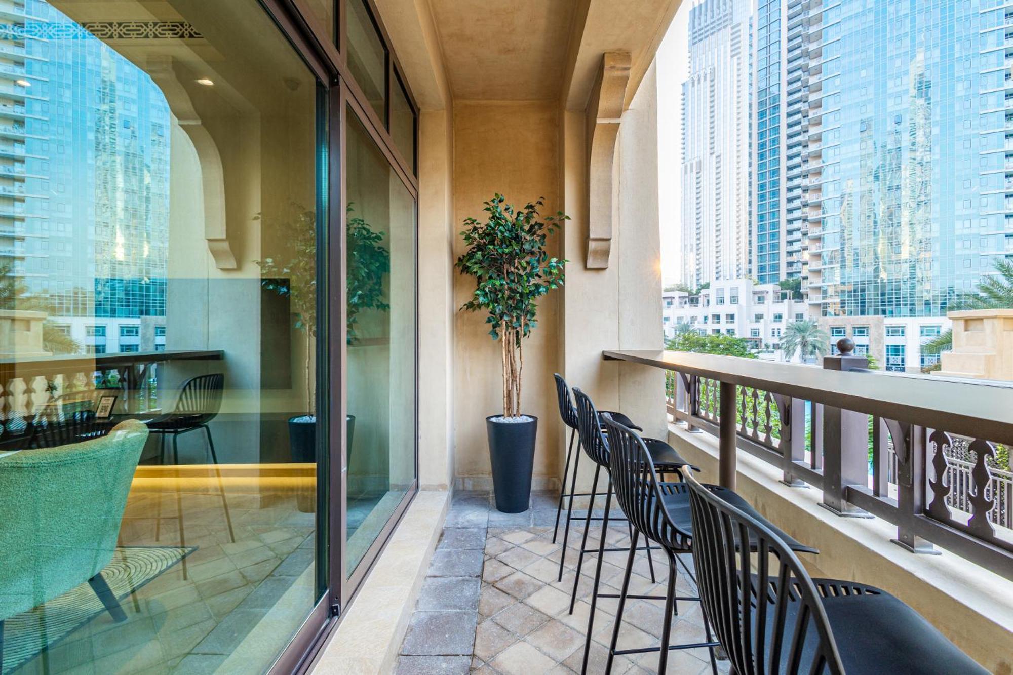 Upgraded 1br Retreat With Iconic Burj Khalifa Views