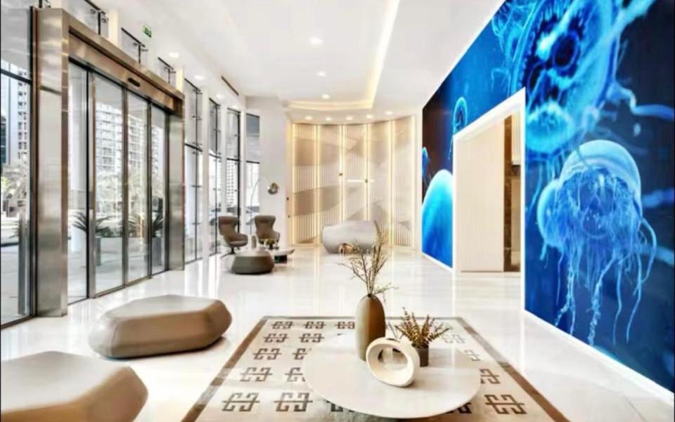 Exquisite In Downtown Burj Khalifa Views With Stunning Pool Apartment