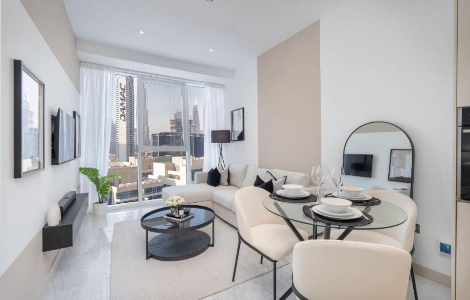 Exquisite In Downtown Burj Khalifa Views With Stunning Pool *