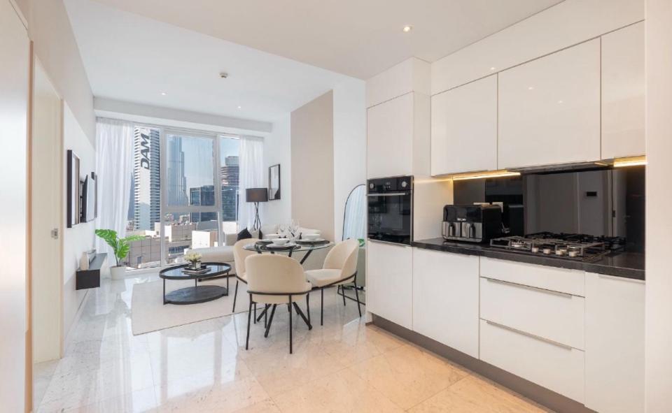 Exquisite In Downtown Burj Khalifa Views With Stunning Pool Apartment *
