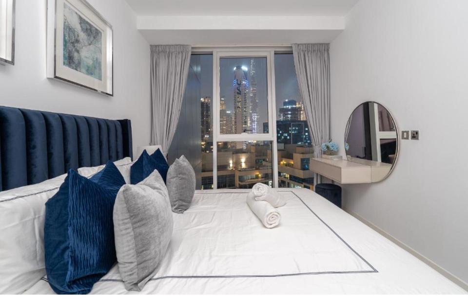 Apartment Exquisite In Downtown Burj Khalifa Views With Stunning Pool *