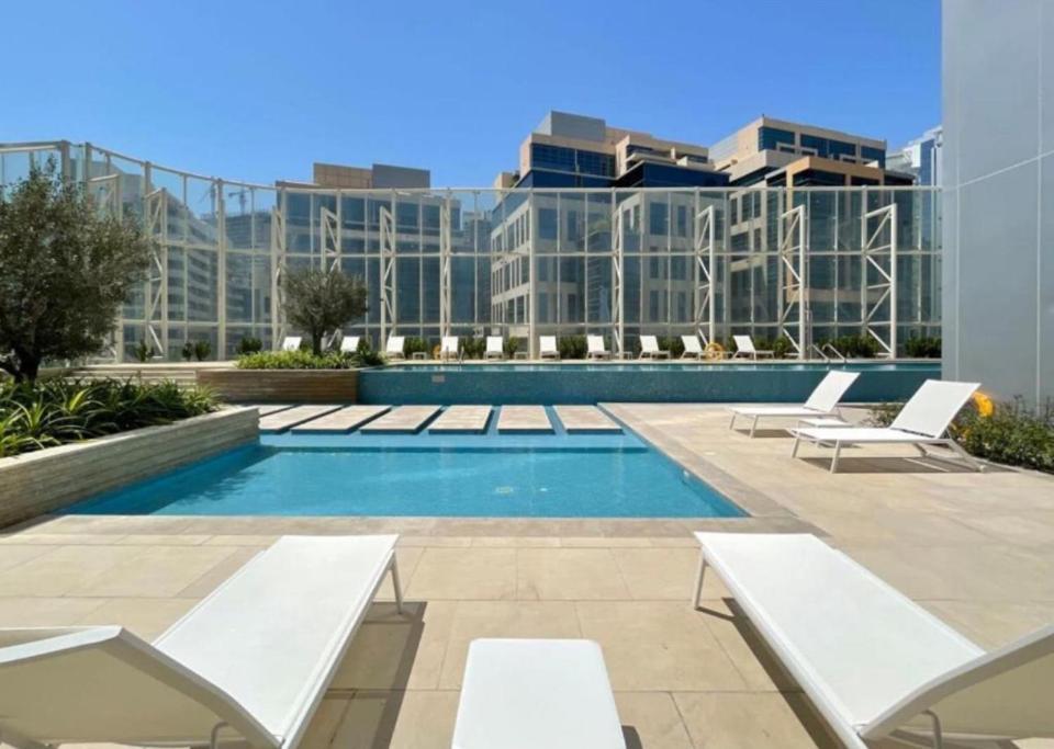 Exquisite In Downtown Burj Khalifa Views With Stunning Pool Apartment *