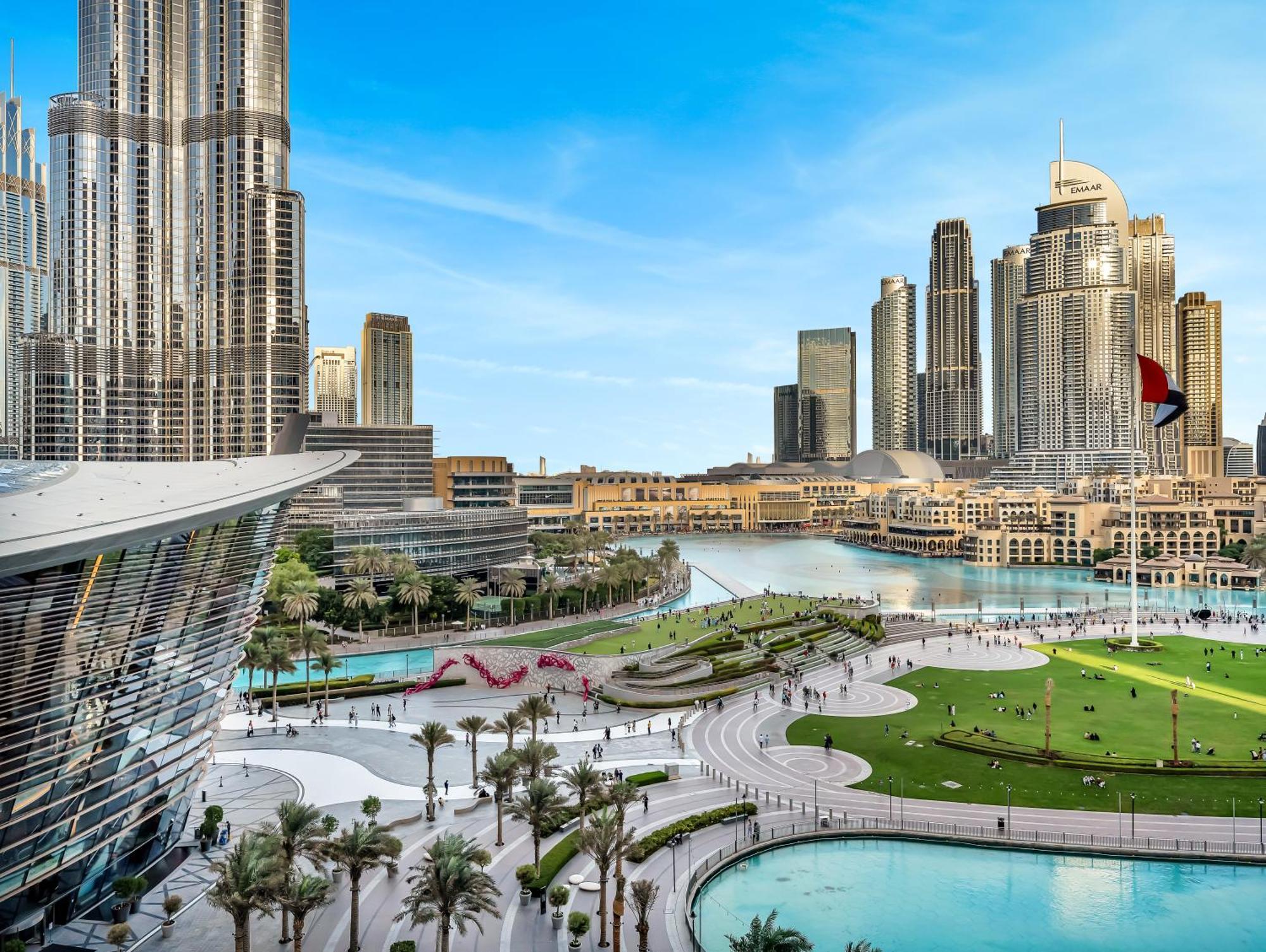 Apartment Luxury Two Bedroom With Balcony, Full Burj Khalifa & Fountain Views By Delujo