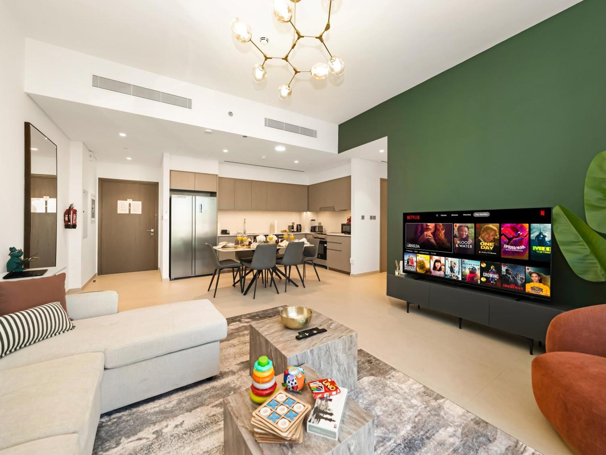 Luxury Two Bedroom With Balcony, Full Burj Khalifa & Fountain Views By Delujo Dubai