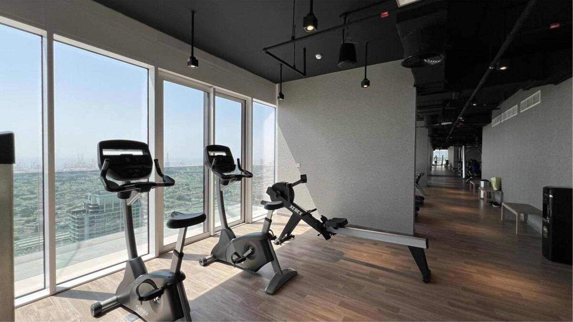 Luxury 2-bed Flat, Prime Location, Burj View & World Highest Running Track Apartment Dubai