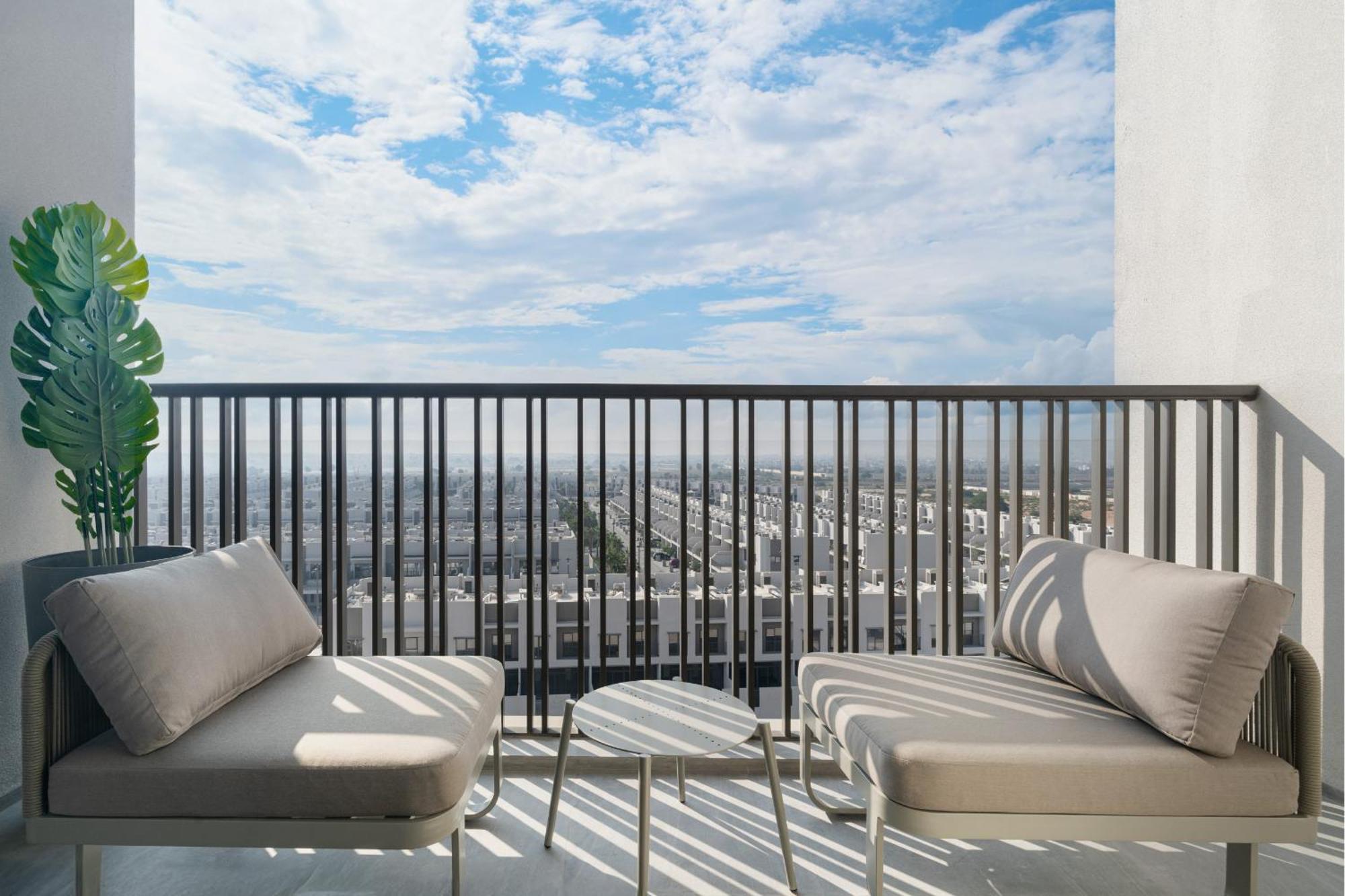 Serene In Mag 900 - Allsopp & Allsopp * Dubai