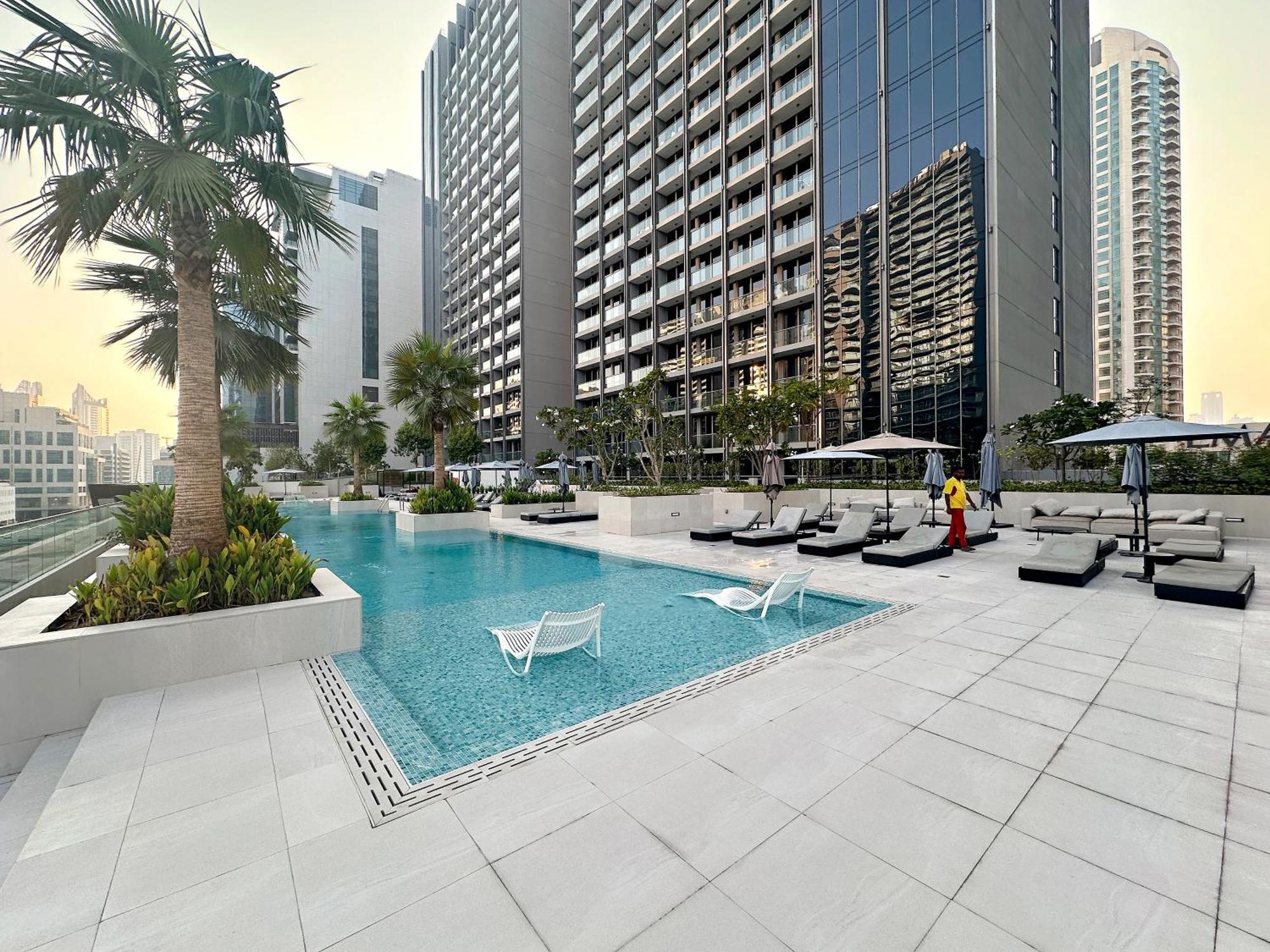 Chic Living At Sterling Apartment Dubai