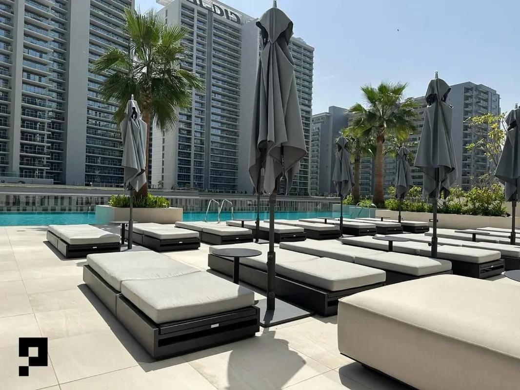 Chic Living At Sterling Apartment Dubai