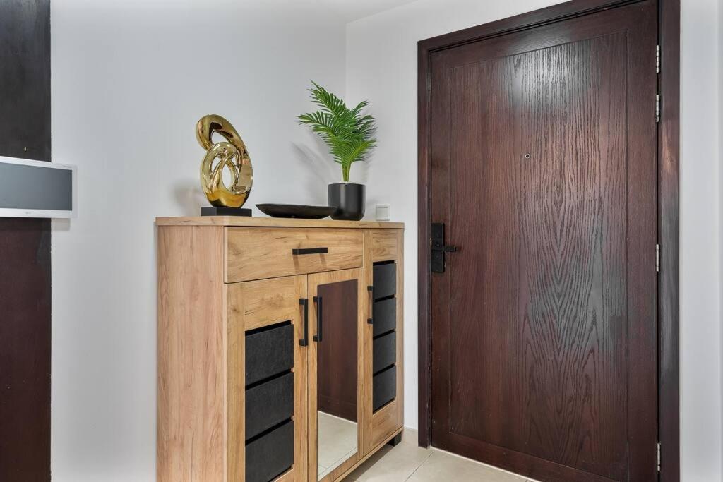 Apartment Modern 1-bedroom With Stunning Views *