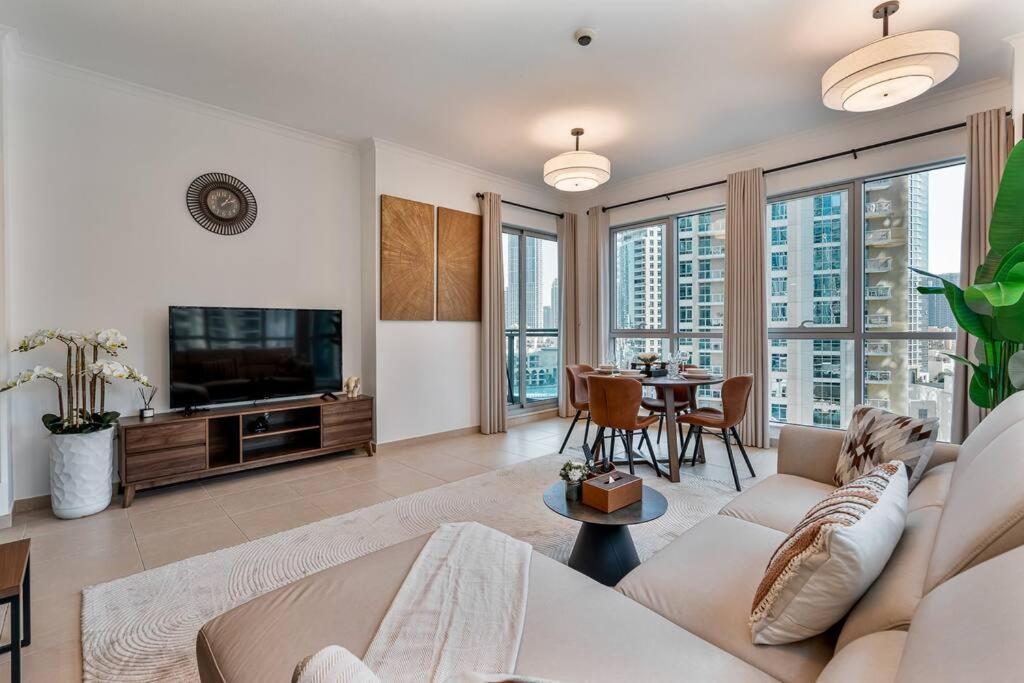 Modern 1-bedroom With Stunning Views Apartment Dubai