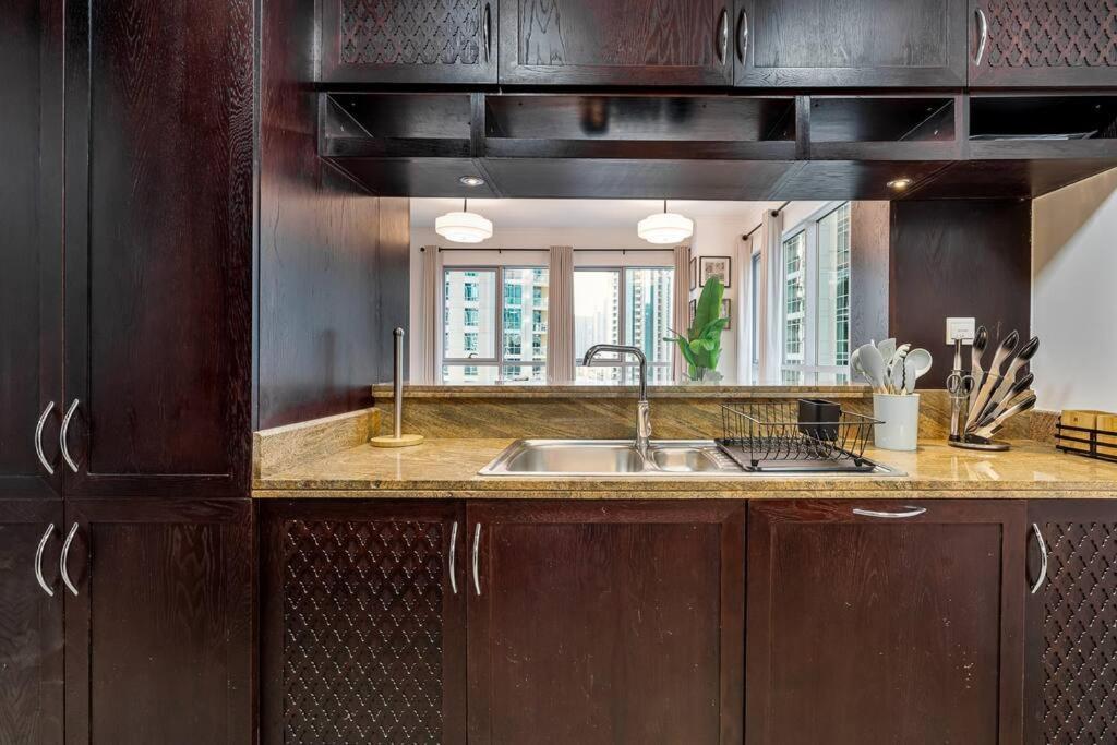 Modern 1-bedroom With Stunning Views Dubai