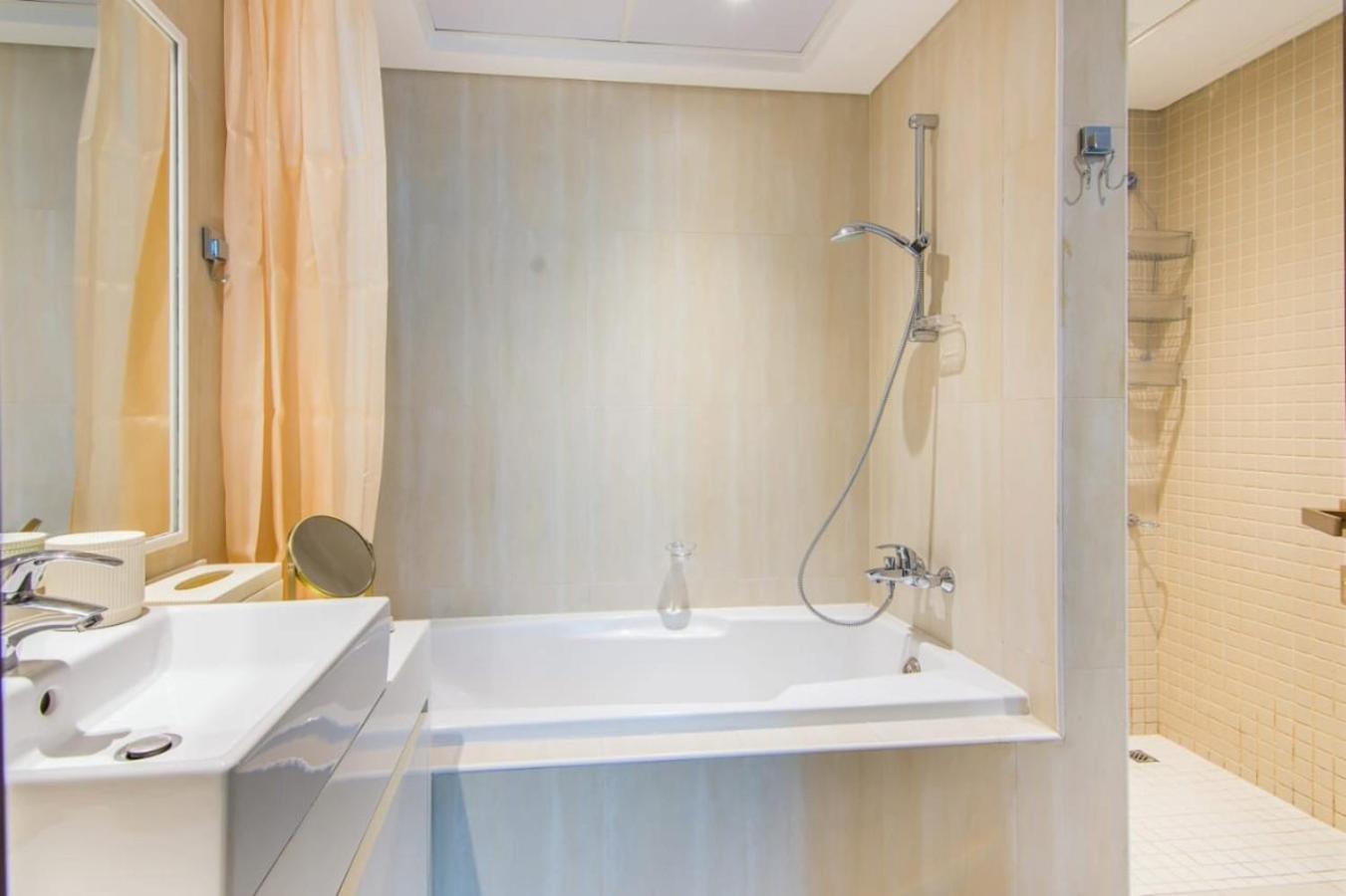Al Bateen Residences, Jbr- Stunning 2-br With Sea View Apartment
