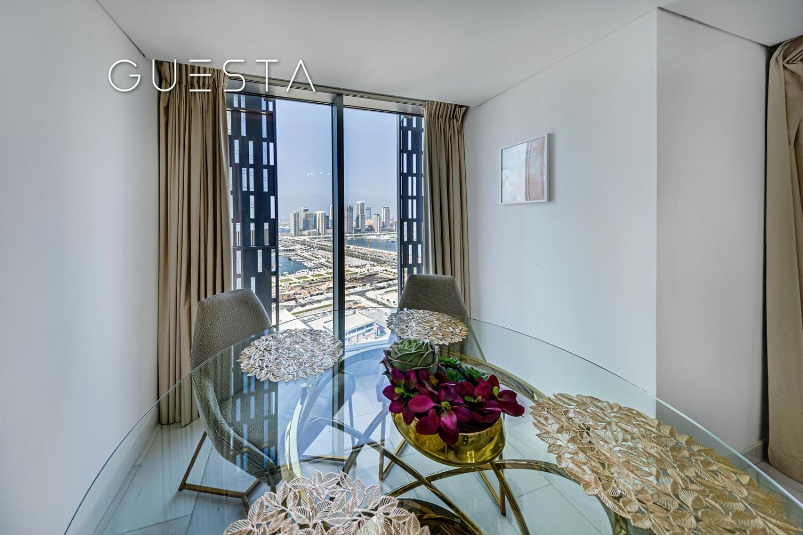 Cayan Tower, Marina