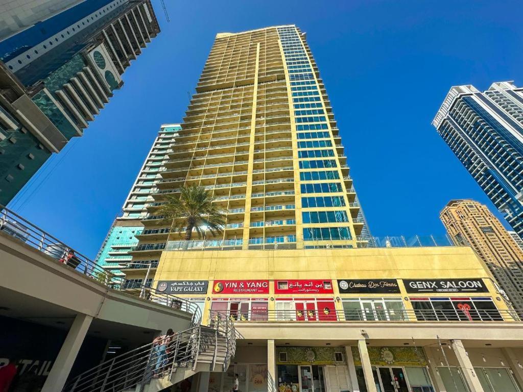 Daire Modern & Spacious 2-bed With Panoramic Views, Dual Balconies, Steps From Jlt Metro By 