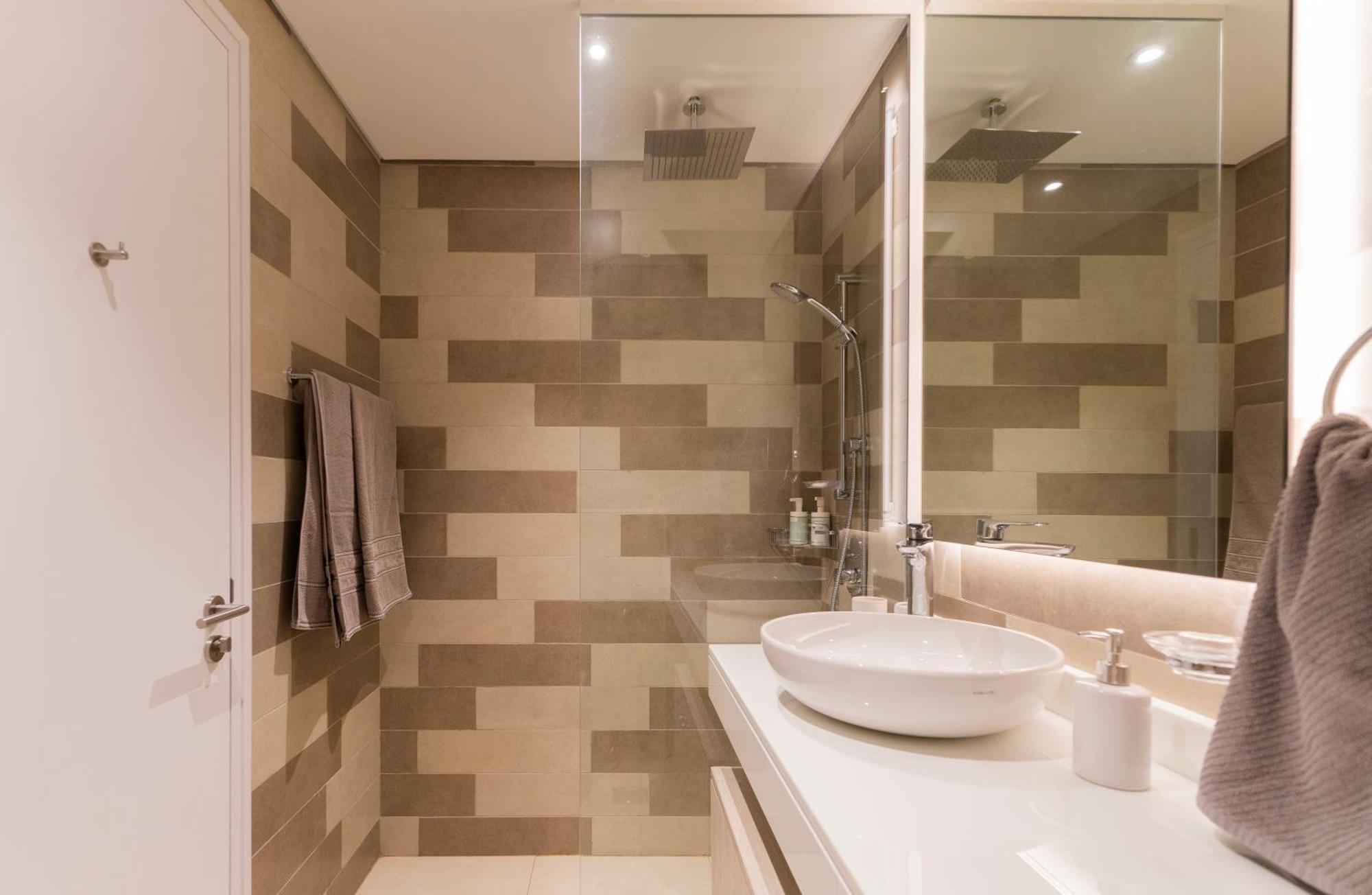 With Pool And Private Access On Palm Jumeirah Apartment *