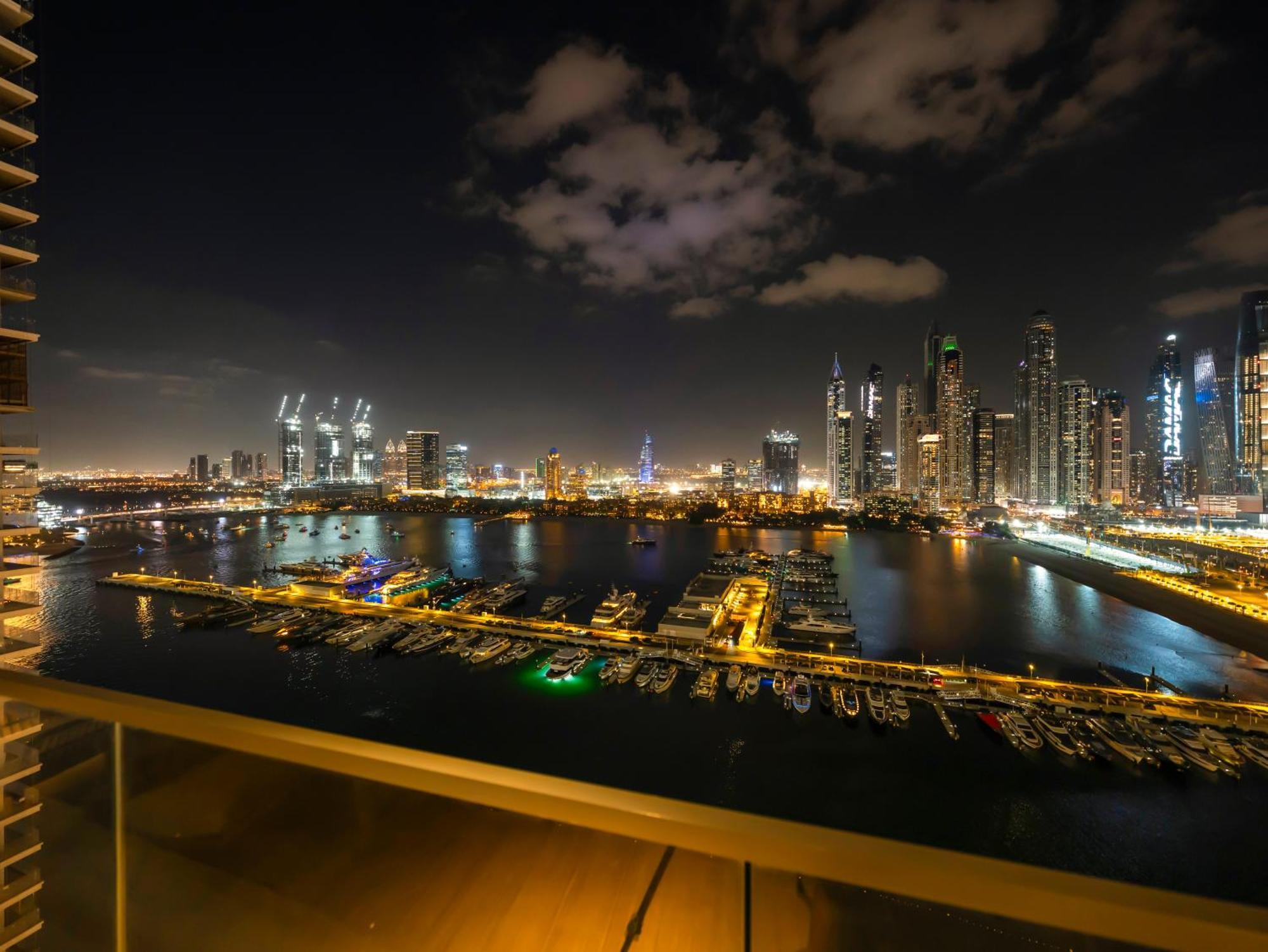 Upscale Family Friendly 4 Bedroom On Private With Amazing Views Daire Dubai
