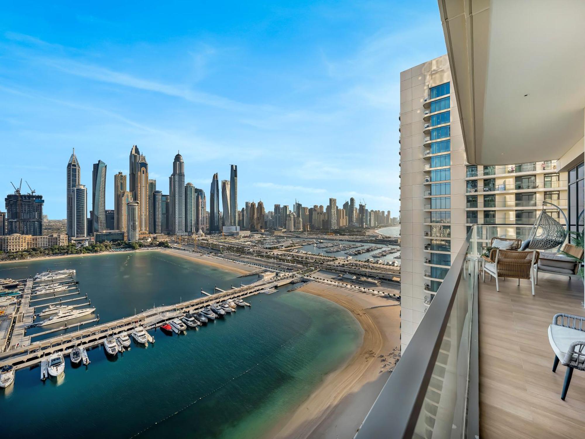 Daire Upscale Family Friendly 4 Bedroom On Private With Amazing Views Dubai