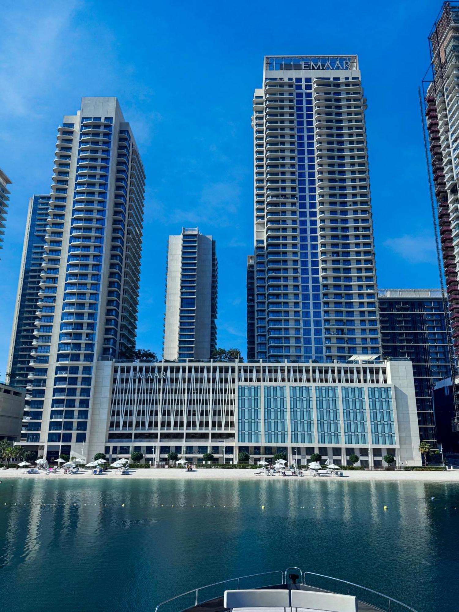 Daire Upscale Family Friendly 4 Bedroom On Private With Amazing Views Dubai