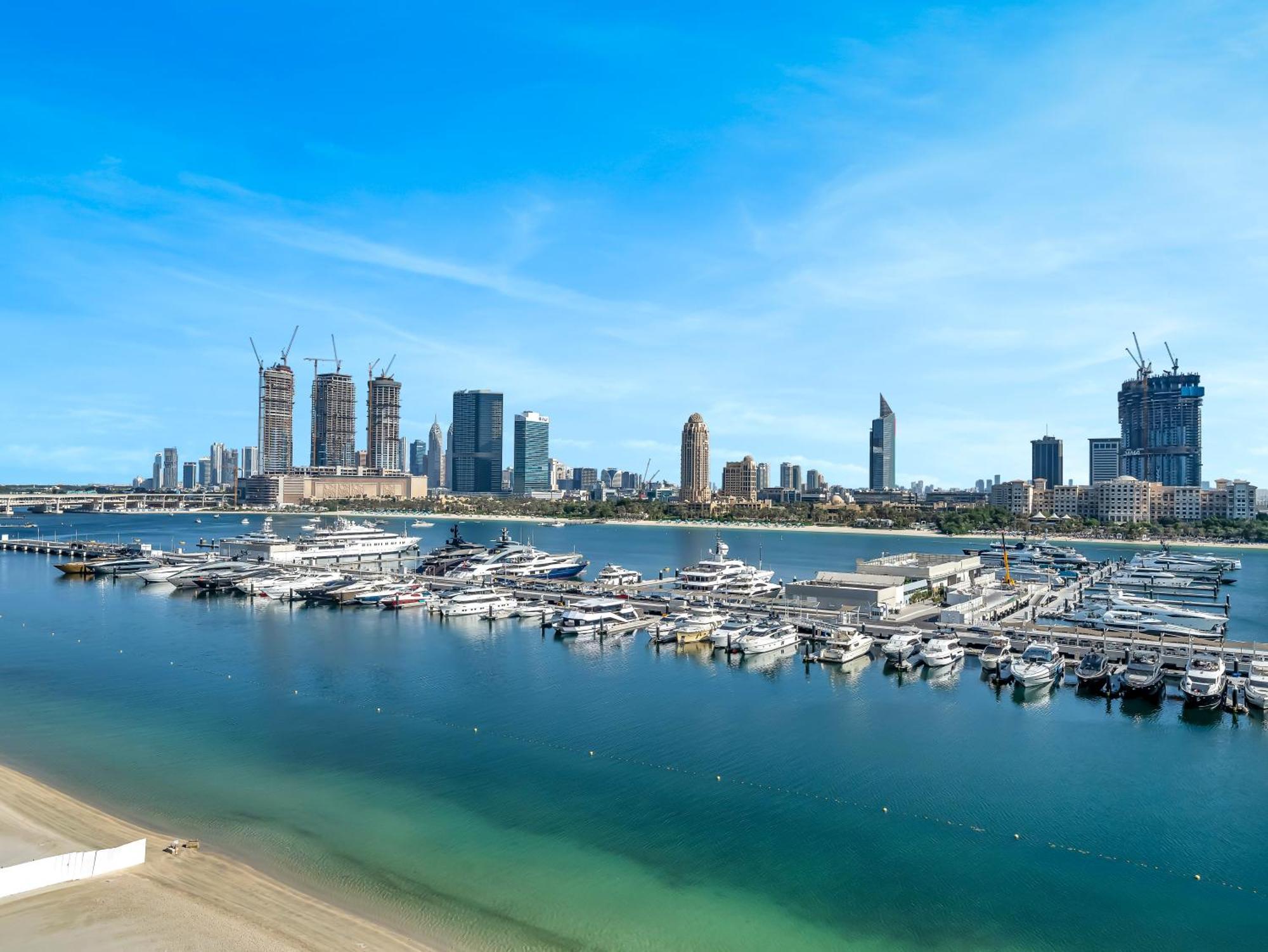 Chic 1 Bedroom On Private In Harbour Apartment