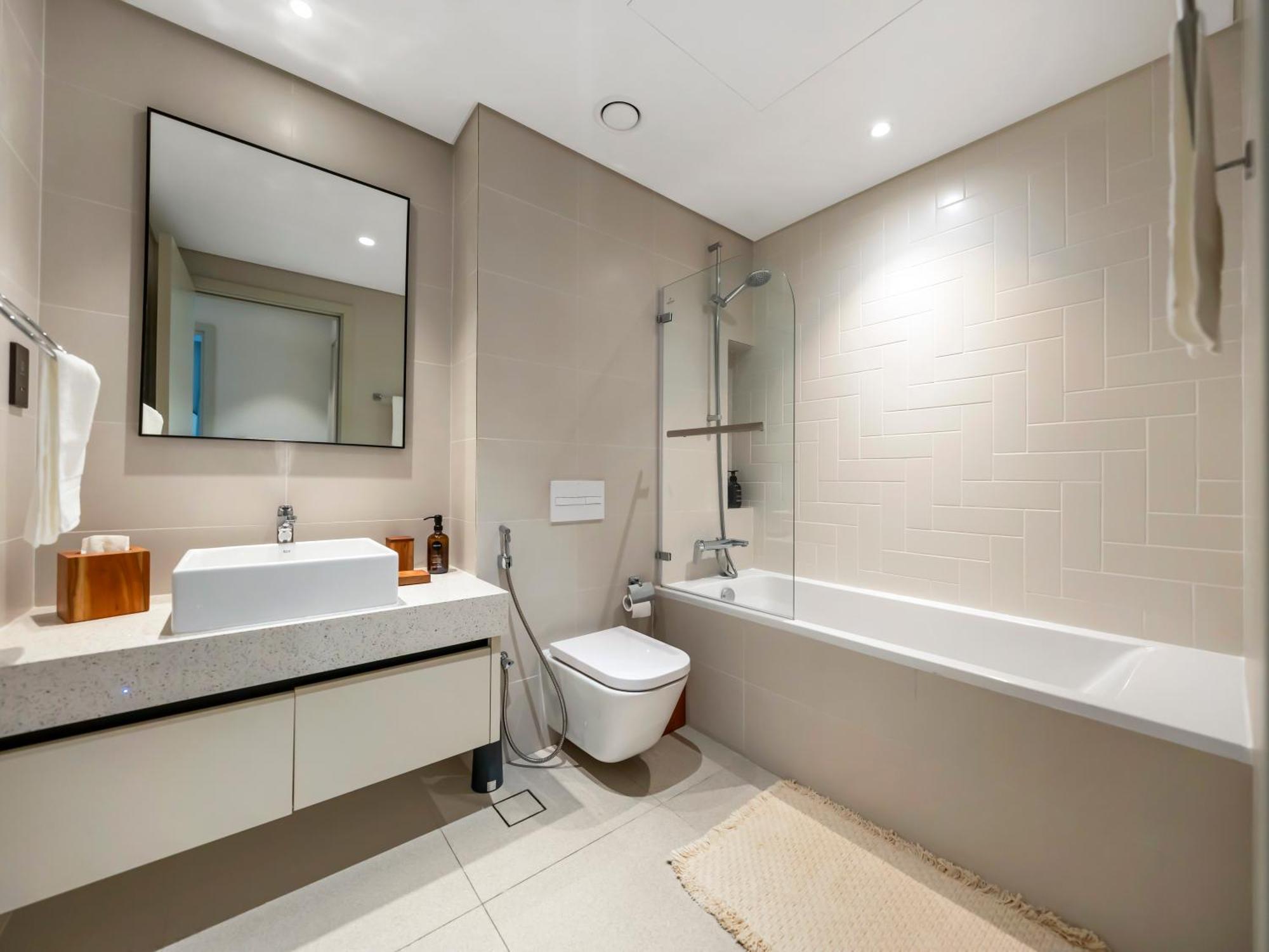 Chic 1 Bedroom On Private In Harbour Apartment Dubai