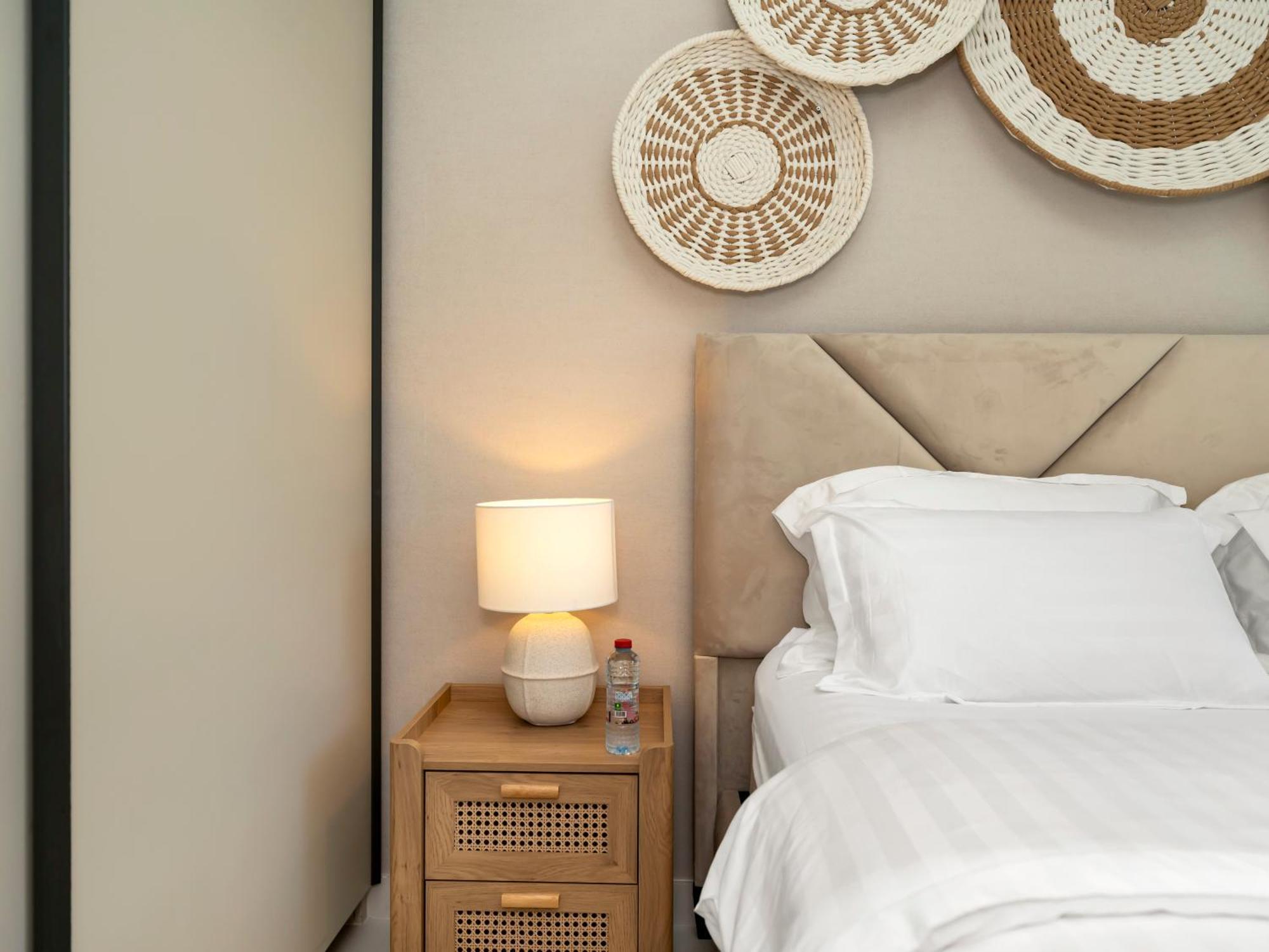 Chic 1 Bedroom On Private In Harbour Apartment *