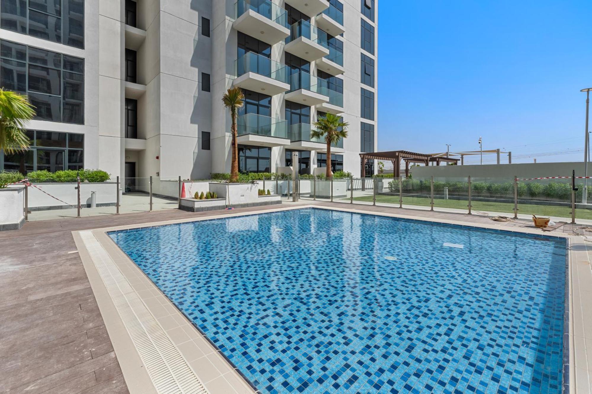 Elegant With Pool Access & Private Terrace Holiday home