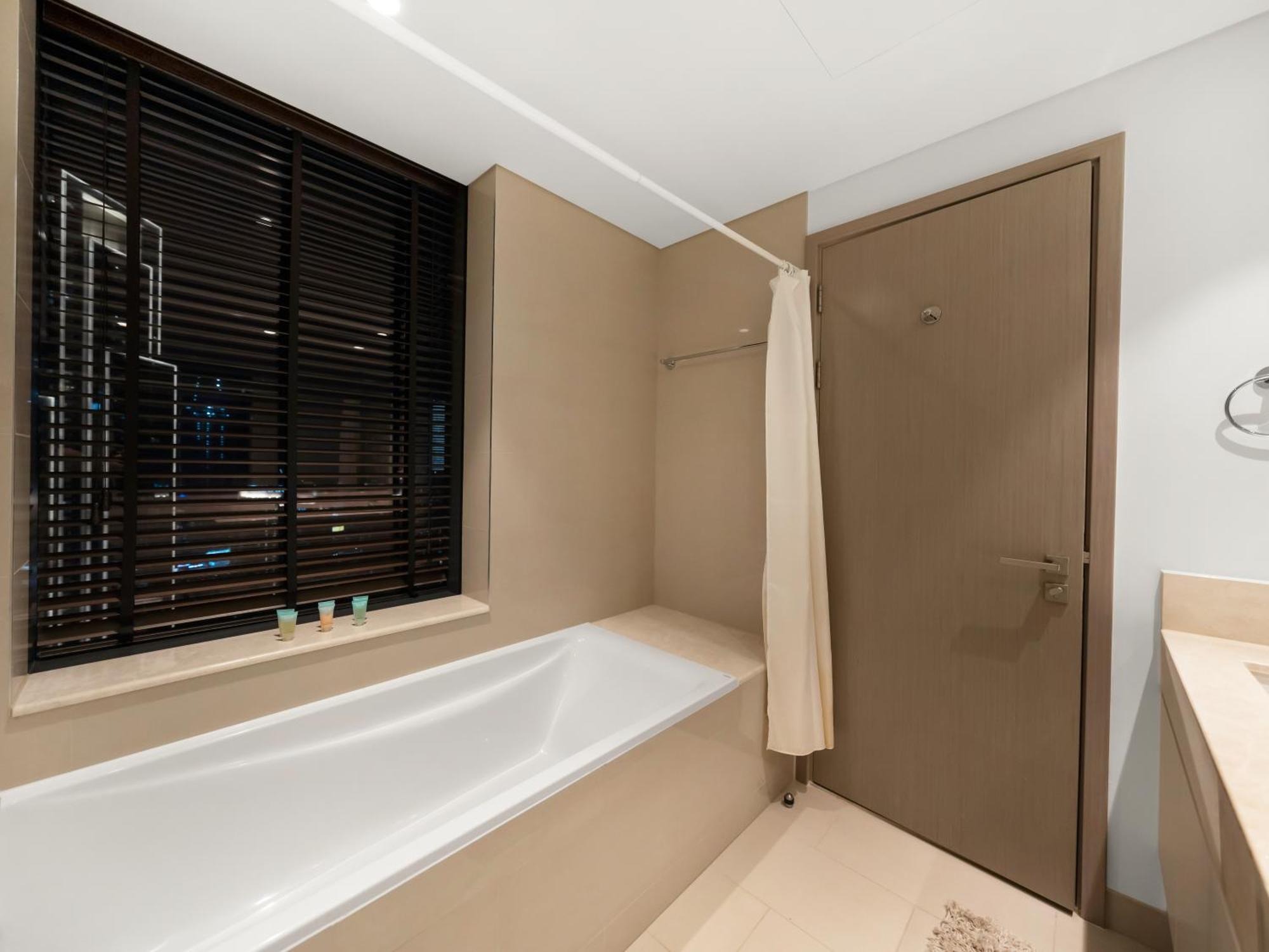 Wabi-sabi Style Fountain-view 4 Bedroom In The Sky Apartment Dubai