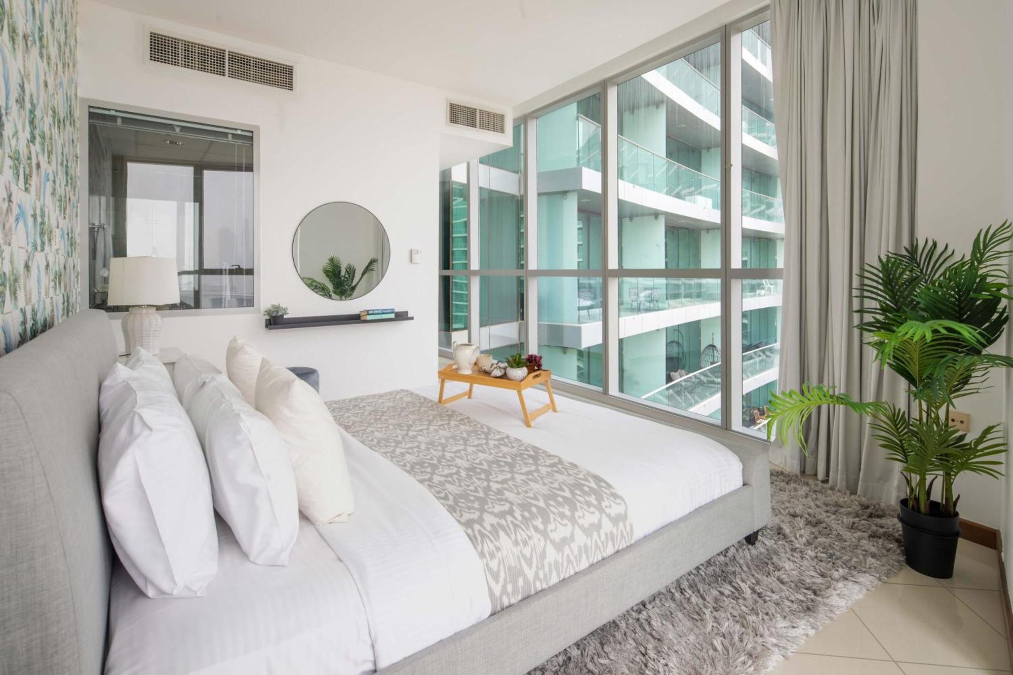Frank Porter - Marsa Plaza North Apartment Dubai