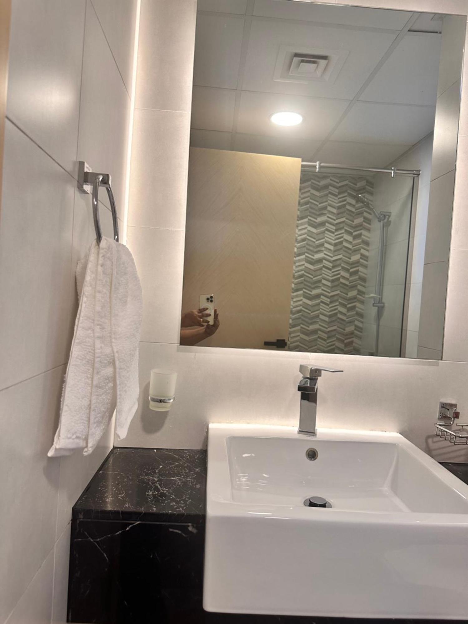 Apartment Close To Burj Khalifa Place *