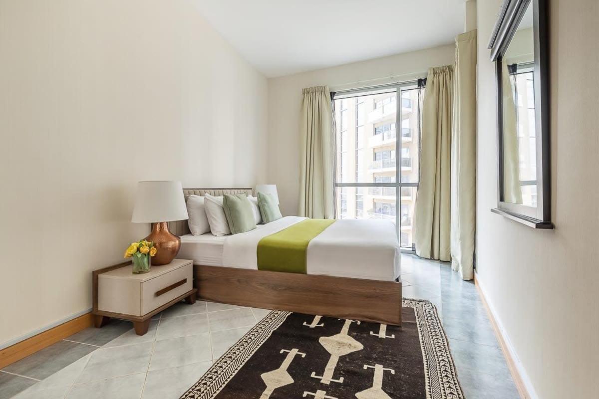 Frank Porter - Marina Terrace Apartment Dubai