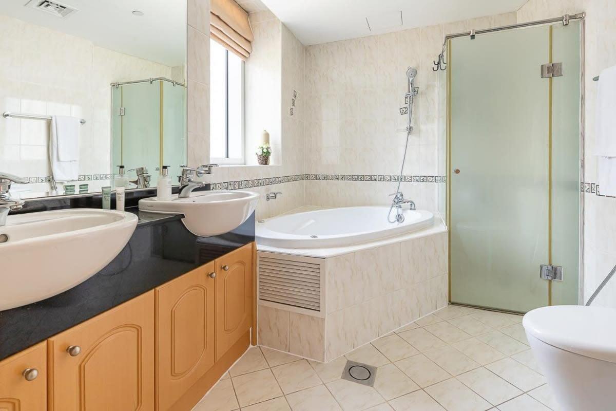 Frank Porter - Marina Terrace Apartment *