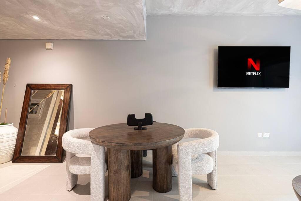 Stylish 1-br Oasis Minutes From Burj & Mall *