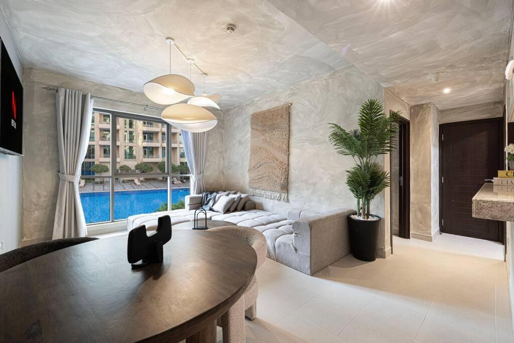 Stylish 1-br Oasis Minutes From Burj & Mall Dubai
