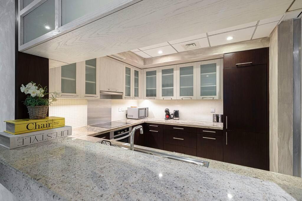 Stylish 1-br Oasis Minutes From Burj & Mall