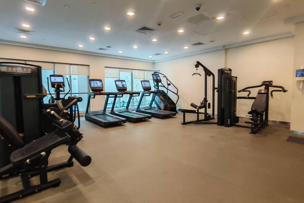 Apartment Stylish 1-br Oasis Minutes From Burj & Mall *