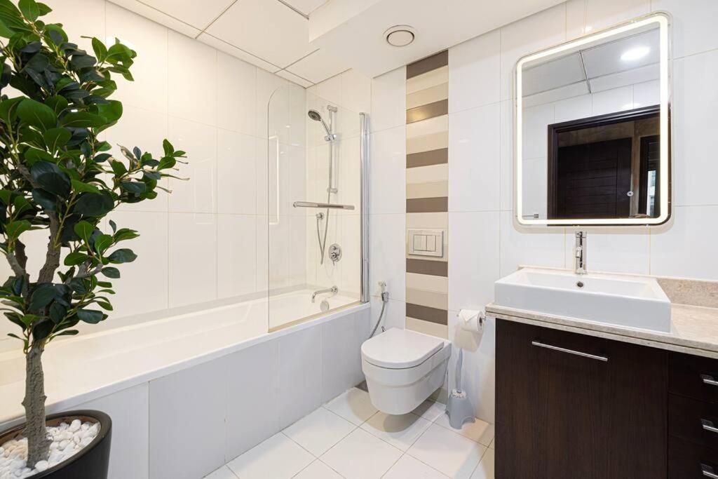 Stylish 1-br Oasis Minutes From Burj & Mall Dubai