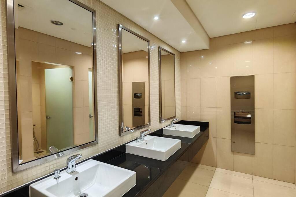 Apartment Stylish 1-br Oasis Minutes From Burj & Mall
