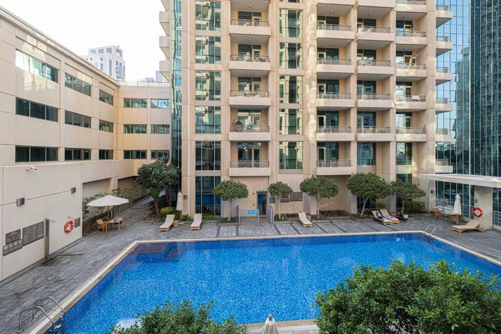 Stylish 1-br Oasis Minutes From Burj & Mall Dubai