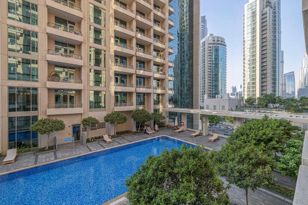 Stylish 1-br Oasis Minutes From Burj & Mall * Dubai