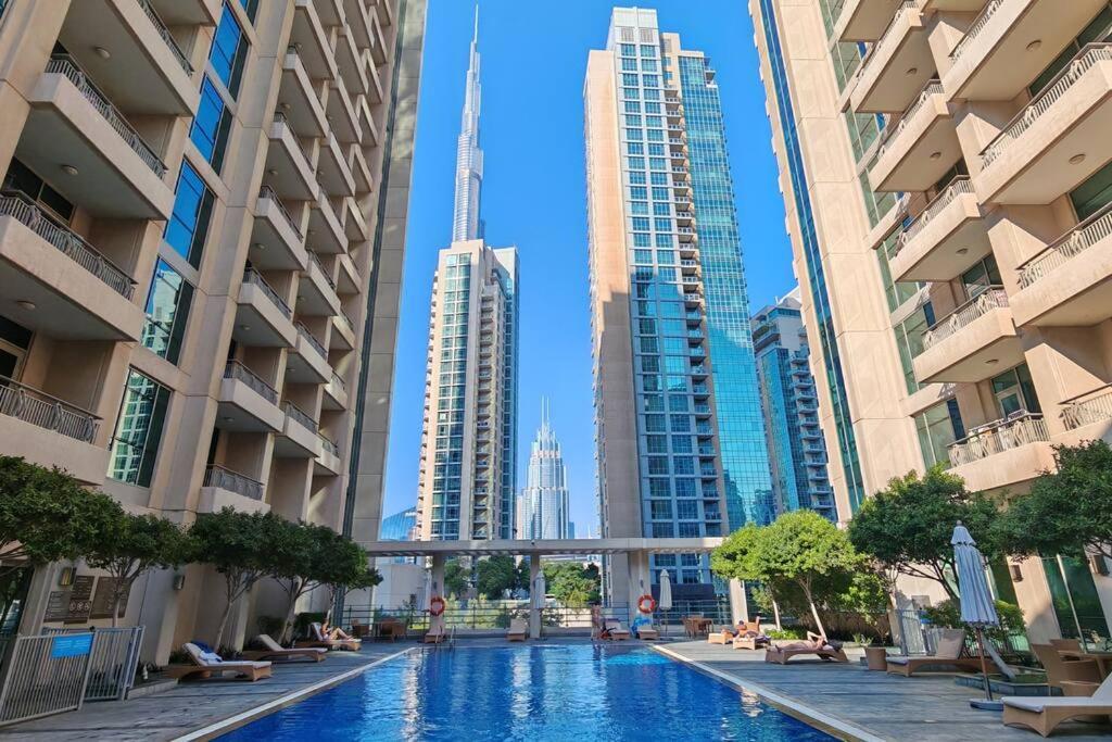 Stylish 1-br Oasis Minutes From Burj & Mall Apartment