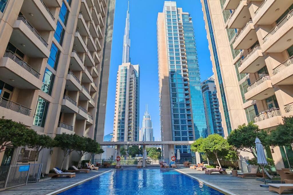 Apartment Stylish 1-br Oasis Minutes From Burj & Mall
