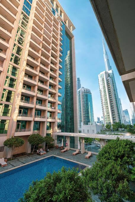 Stylish 1-br Oasis Minutes From Burj & Mall Dubai