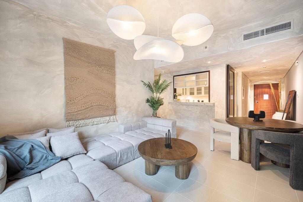 Stylish 1-br Oasis Minutes From Burj & Mall * Dubai