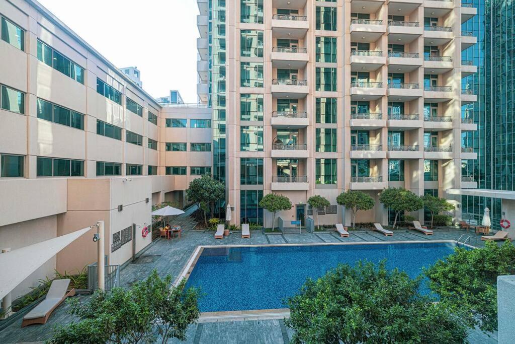 Stylish 1-br Oasis Minutes From Burj & Mall Apartment Dubai