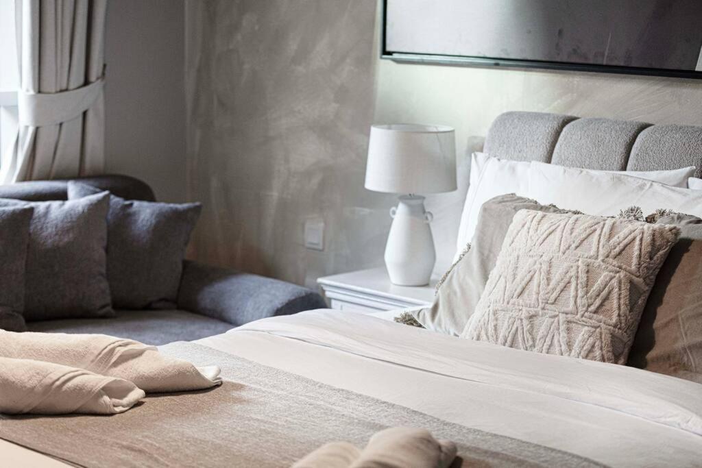 Apartment Stylish 1-br Oasis Minutes From Burj & Mall Dubai