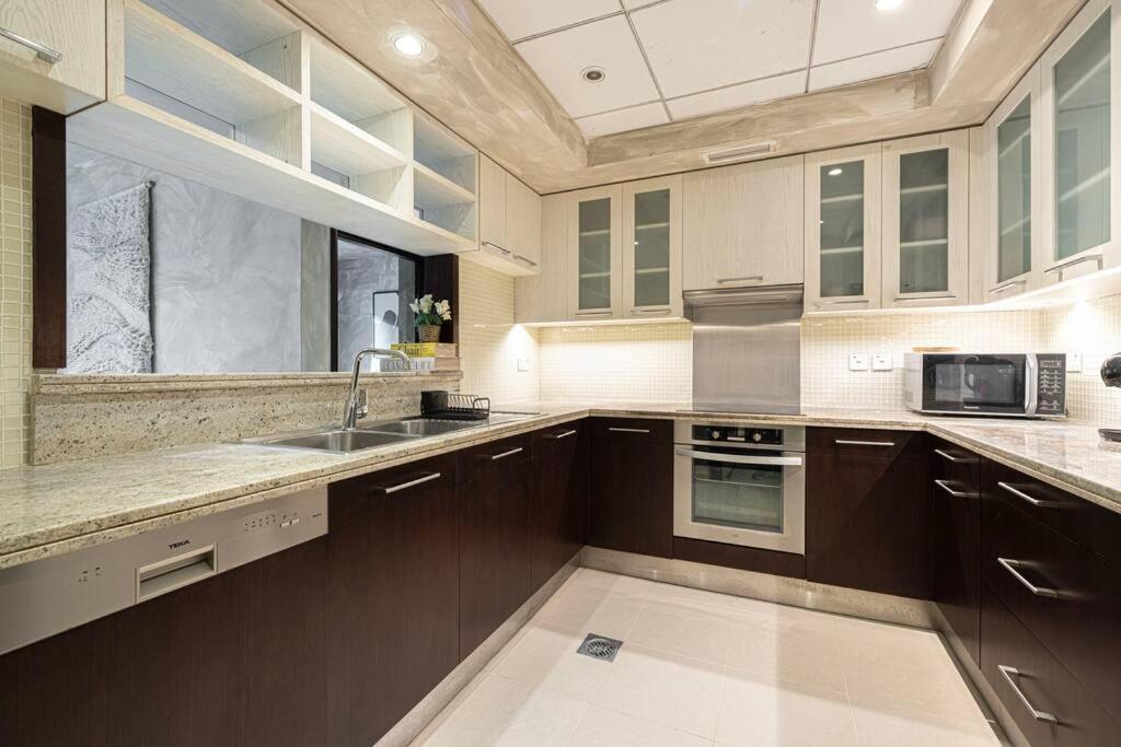 Stylish 1-br Oasis Minutes From Burj & Mall Dubai